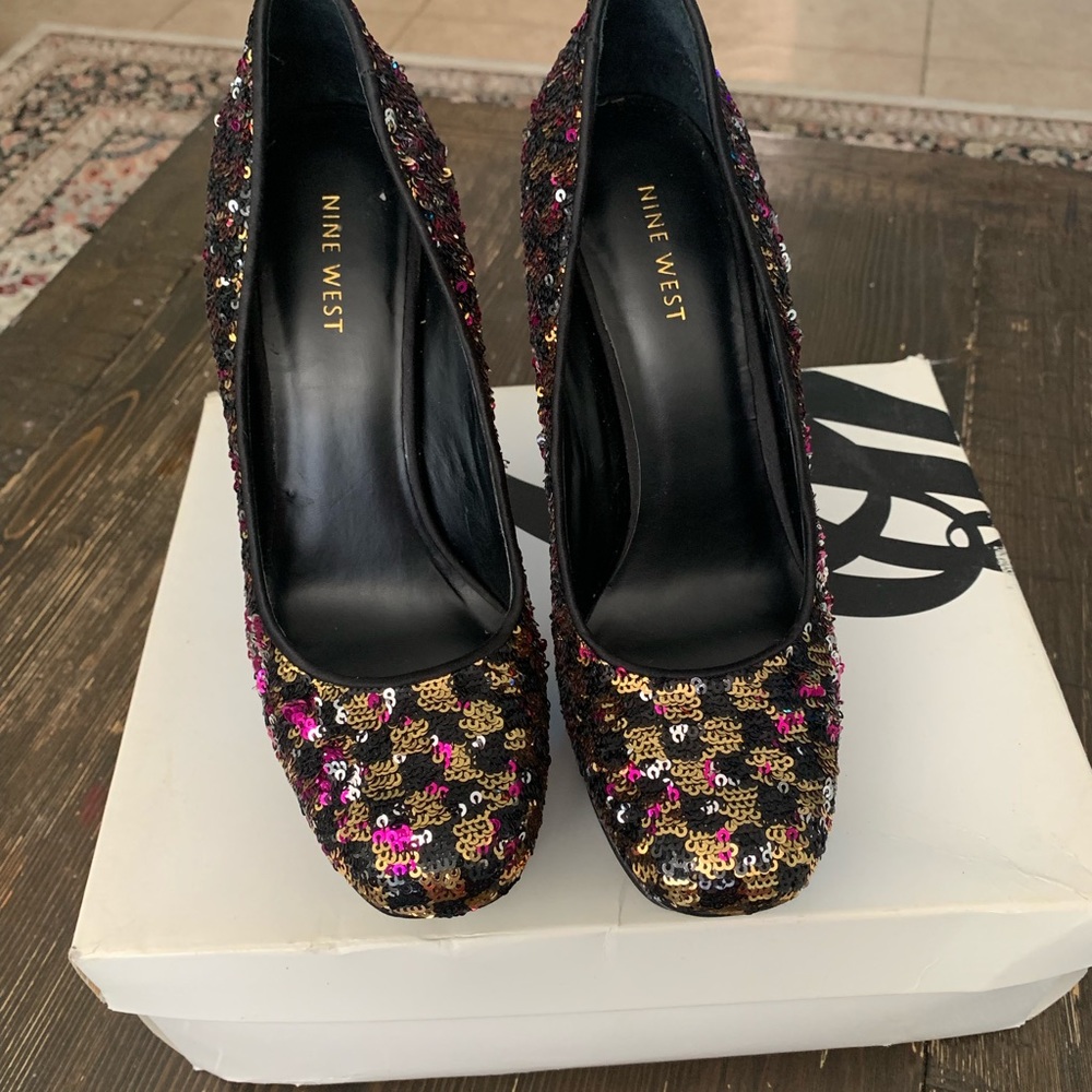 Nine west pump size in 7 1/2 but can fit size 8